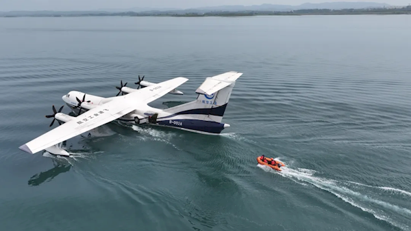 我国自研水陆两栖大飞机！鲲龙AG600完成水上救援模式验证