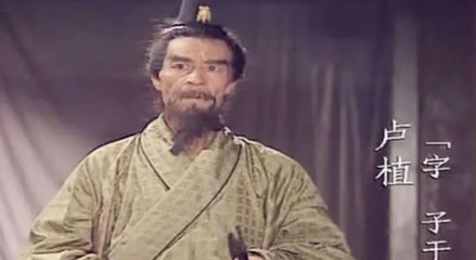 卢植是东汉末年的士族代表人物，为何刘备能跟随他学习？（太疯狂了）