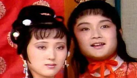 四大丫头里的彩霞为何独独不爱贾宝玉，而偏爱贾环？（学到了吗）