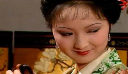 在隐忍这件事上，尤氏为什么真的可以赢过平儿？（奔走相告）