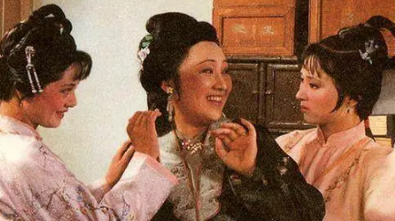 莺儿为什么才是对薛宝钗嫁到贾府的最大帮手？（没想到）