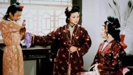 贾环在给贾政打小报告环节中，为何没对王熙凤恩将仇报？（不看后悔）