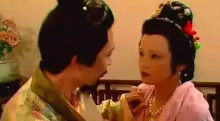 宝珠是间接知晓贾珍内幕的，但她为何能躲过黑手？（万万没想到）
