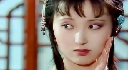 贾母对林黛玉非常疼爱，可这疼爱的背后藏着什么算计？（居然可以这样）