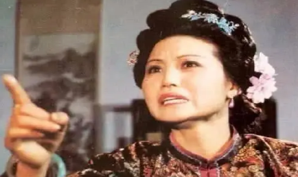 赵姨娘登门叫骂时，贾探春如何另类保护自己母亲？（这都可以？）