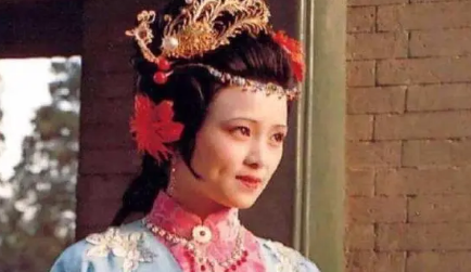 贾珍在秦可卿丧礼上悲伤到不行，为何却露出会心一笑？（满满干货）