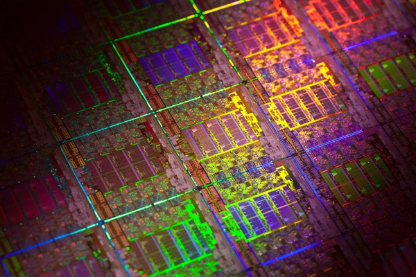 Intel 3nm工艺官方深入揭秘：号称性能飙升18％！