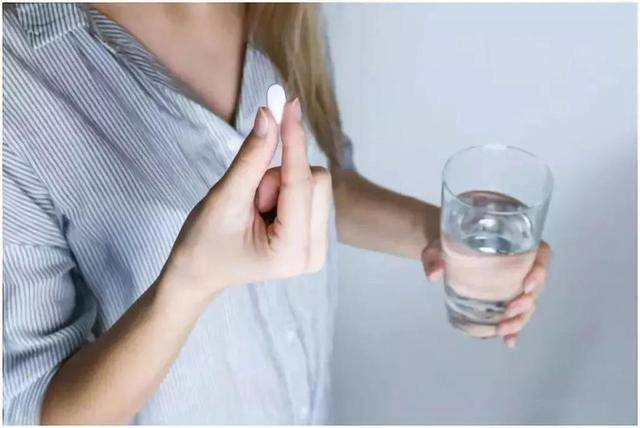 长期吃降糖药的人，身体若有4表现，或是缺少维生素B！注意补充