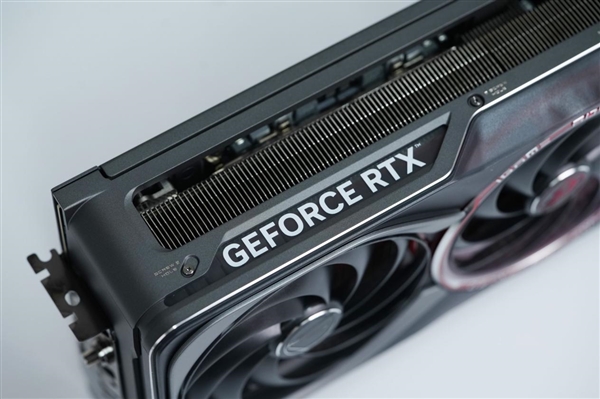 国行特供游戏利器!七彩虹iGame RTX 5090D Advanced 32GB显卡图赏