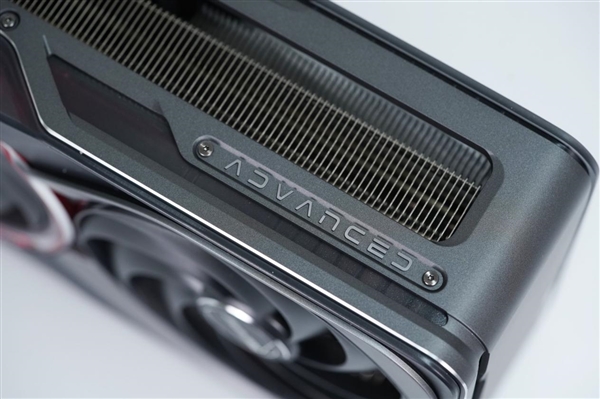 国行特供游戏利器!七彩虹iGame RTX 5090D Advanced 32GB显卡图赏