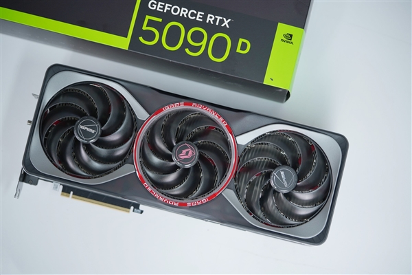 国行特供游戏利器!七彩虹iGame RTX 5090D Advanced 32GB显卡图赏