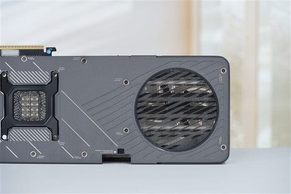 国行特供游戏利器!七彩虹iGame RTX 5090D Advanced 32GB显卡图赏