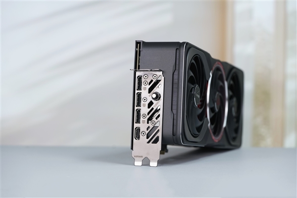 国行特供游戏利器!七彩虹iGame RTX 5090D Advanced 32GB显卡图赏