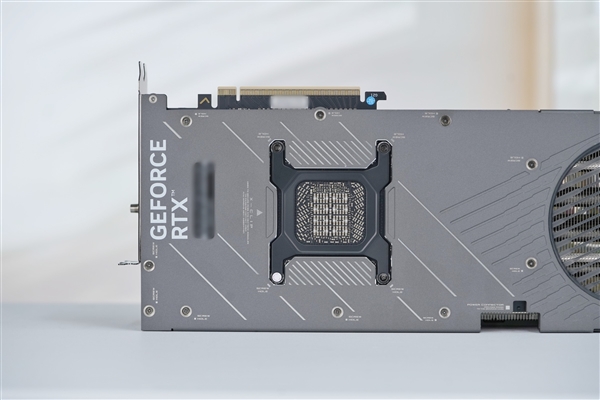 国行特供游戏利器!七彩虹iGame RTX 5090D Advanced 32GB显卡图赏