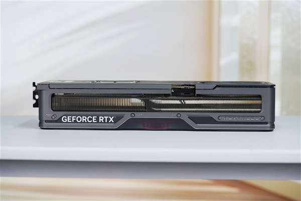 国行特供游戏利器!七彩虹iGame RTX 5090D Advanced 32GB显卡图赏