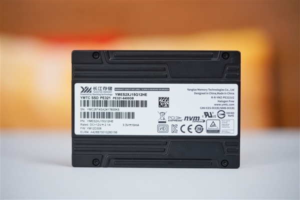 长江存储首款PCIe 5.0企业级SSD PE511:首次32TB、性能提升100%