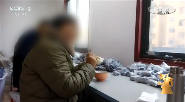 央视315曝光一次性内裤：徒手制作不灭菌 气味呛鼻子