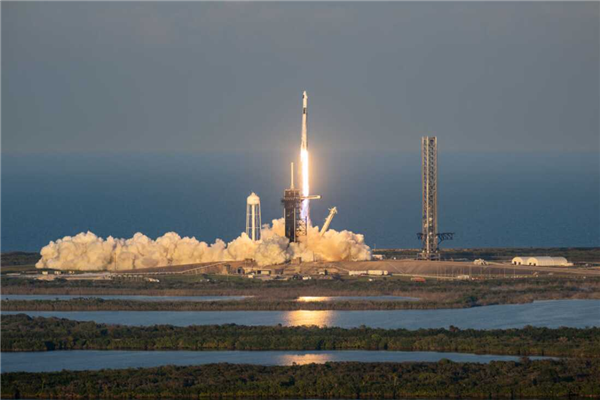 SpaceX猎鹰9号成功执行“运输者13号”任务:创下两项航天里程碑