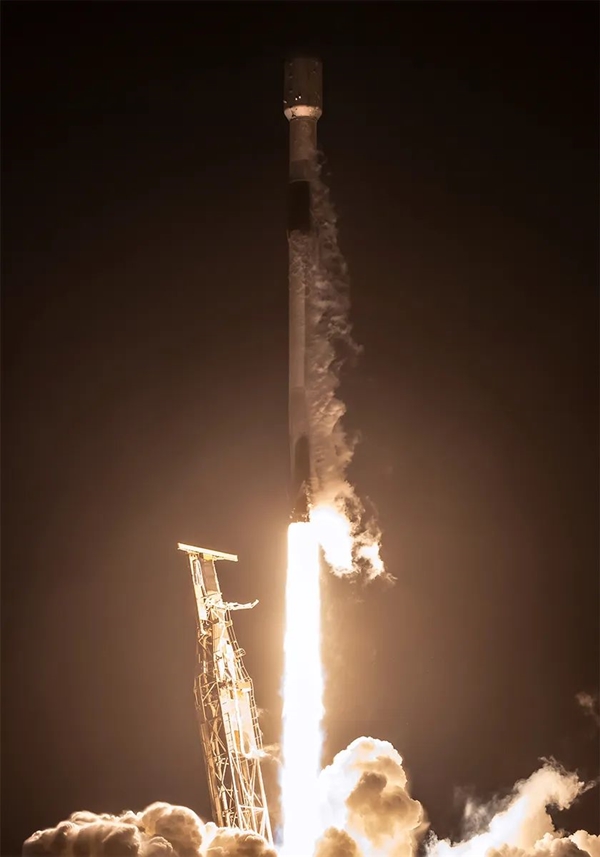 SpaceX 13小时内创纪录3连发!拯救被困宇航员、一箭74星