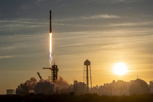SpaceX 13小时内创纪录3连发!拯救被困宇航员、一箭74星