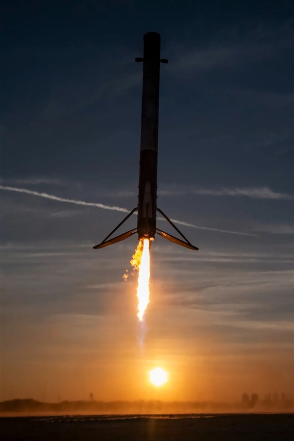 SpaceX 13小时内创纪录3连发!拯救被困宇航员、一箭74星