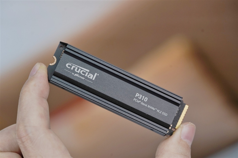 英睿达P310 SSD 2TB评测：满速PCIe 4.0还自带散热片 PS5扩容好选择