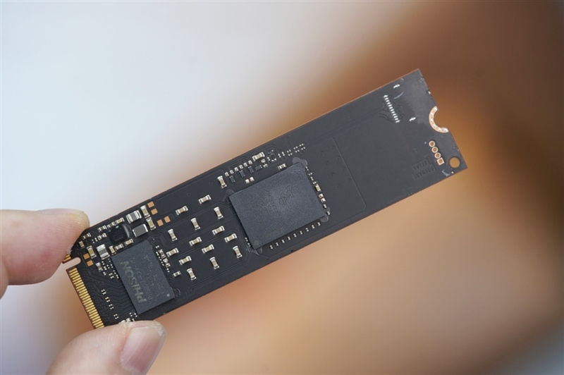 英睿达P310 SSD 2TB评测：满速PCIe 4.0还自带散热片 PS5扩容好选择