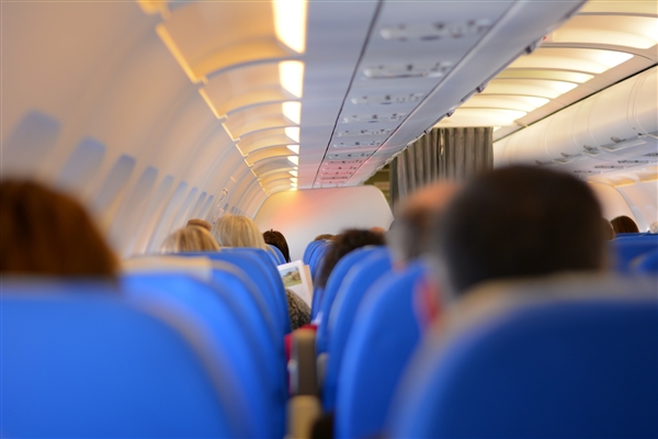 里根机场再出事故 美国航空两飞机在跑道相撞
