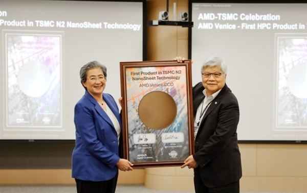 第一个台积电2nm!AMD苏姿丰全球首秀Zen6霄龙CPU:遥遥领先Intel