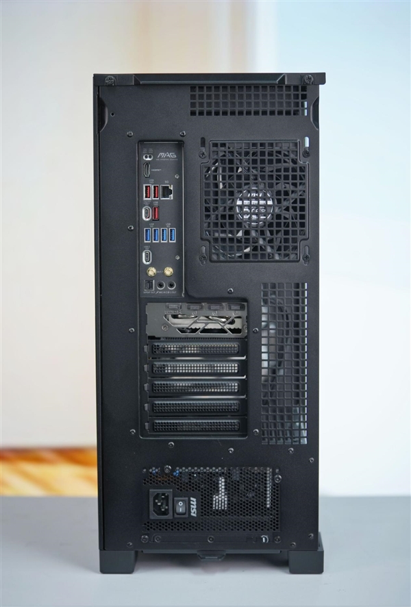性能与颜值兼具!微星全家桶装机PC图赏
