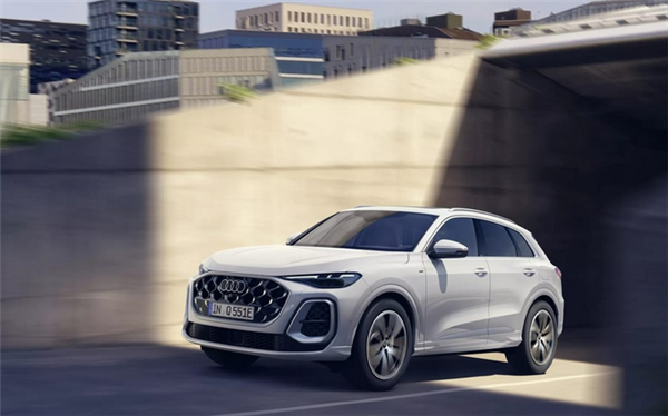 纯电续航100km!全新奥迪Q5插混版官图发布:海外售价52.5万元起