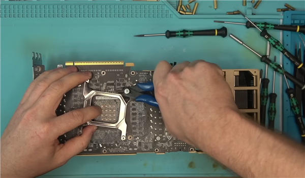 最好别贪便宜!花了14000元买RTX 5090:GPU、显存全不见