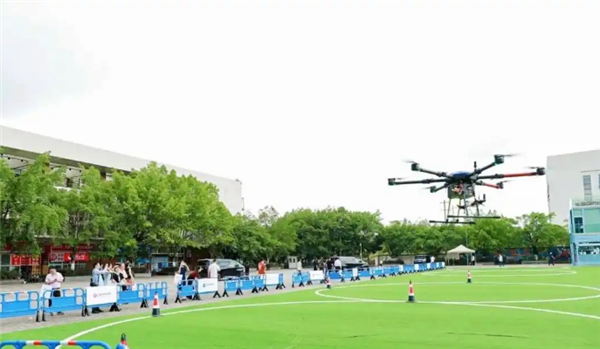 全国首个!校园低空“红绿灯”系统在成都发布