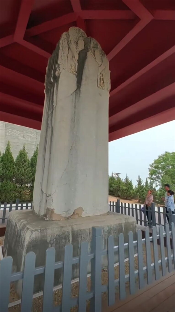 千年武则天无字碑“加盖” 官方回应:为了保护文物