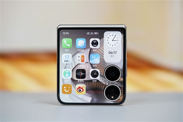 满配旗舰小折叠屏!小米MIX Flip 2图赏