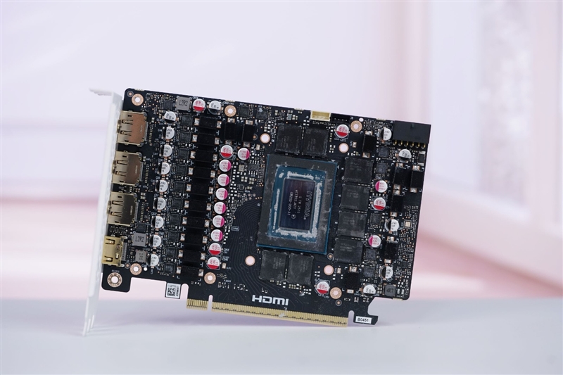电竞叛客RTX 5070 Ti MAX显卡评测：300W性能释放畅玩4K 隐藏电源线设计海景房绝配